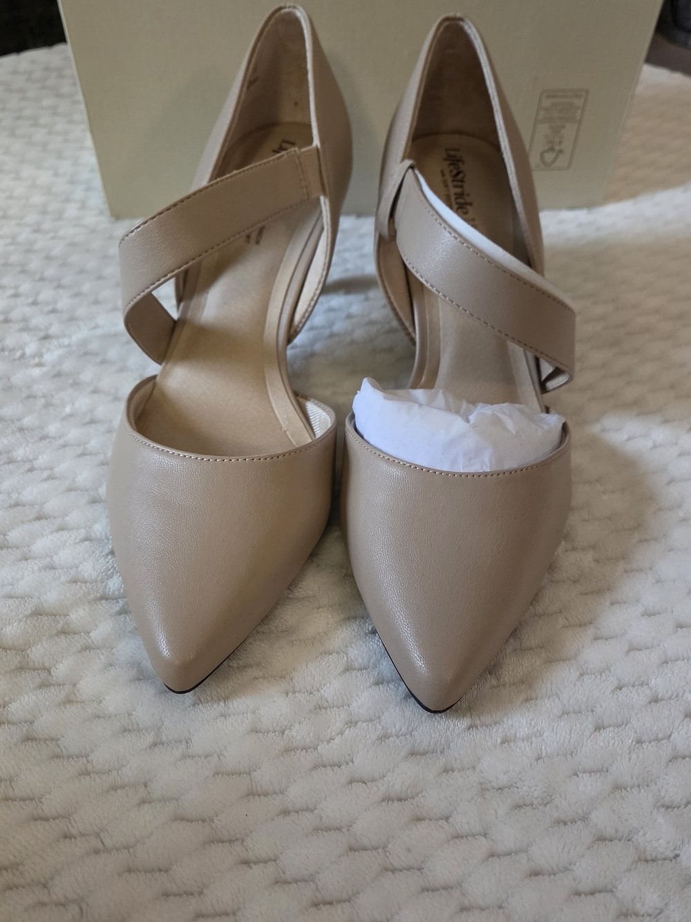 NWOB LifeStride Suki Beige Pointed Toe Crisscross Ankle Strap Pumps 8.5M